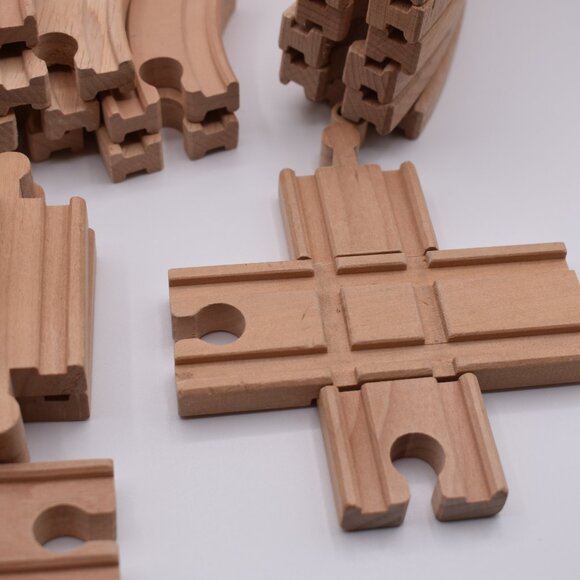 Lot of 45 Wooden Trains Tracks Ascending Descending Curved Connectors Straight - Picture 14 of 15